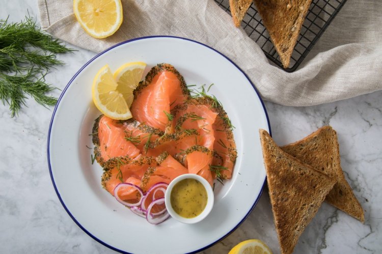 Гравлакс из лосося с укропом