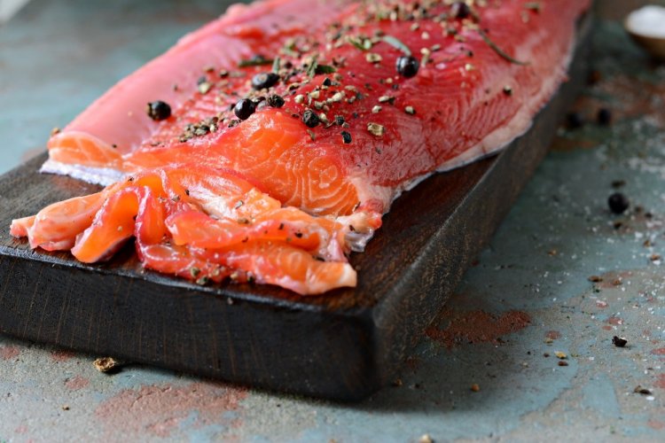 Гравлакс с апельсином и розовым перцем