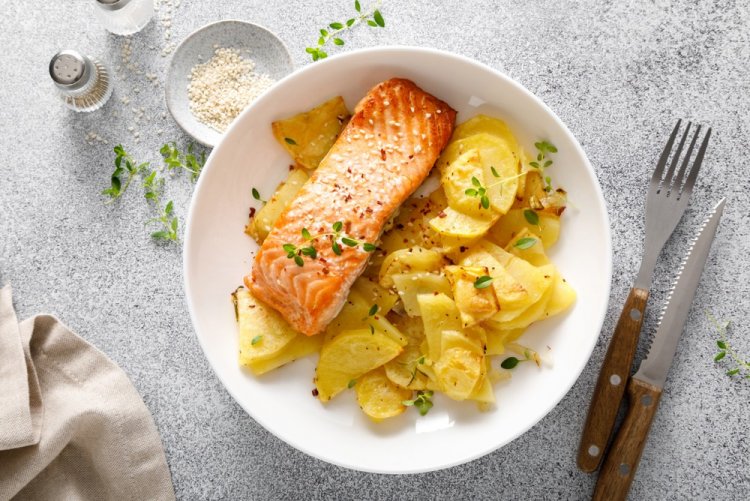 Кета с картошкой в аэрогриле