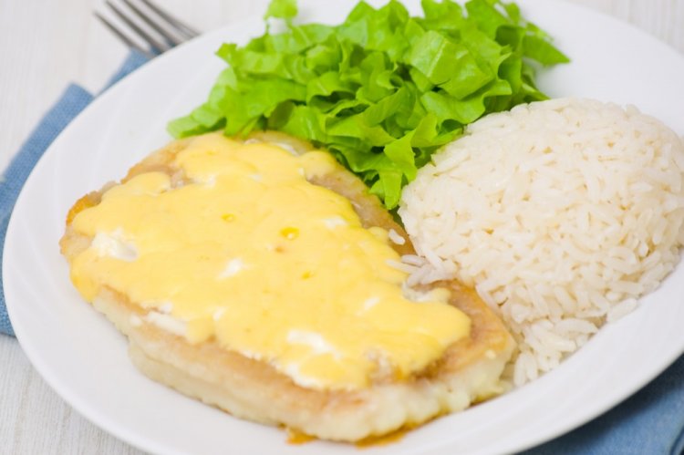 Тилапия в соевом соусе с помидорами в аэрогриле