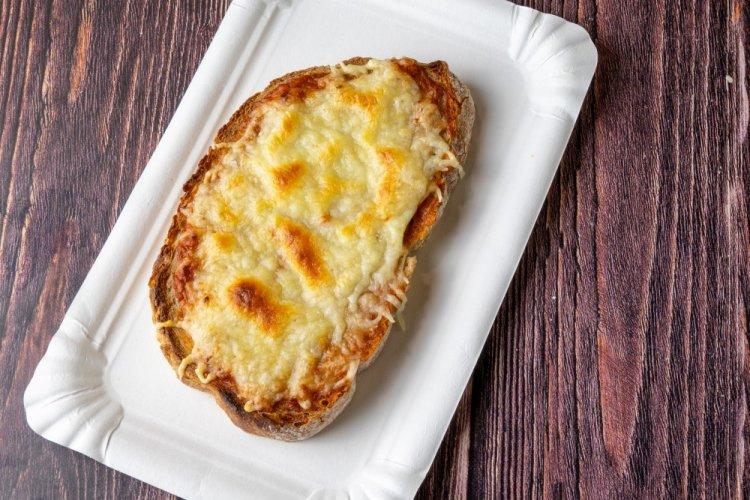 Горячие бутерброды с яйцом и сыром в аэрогриле