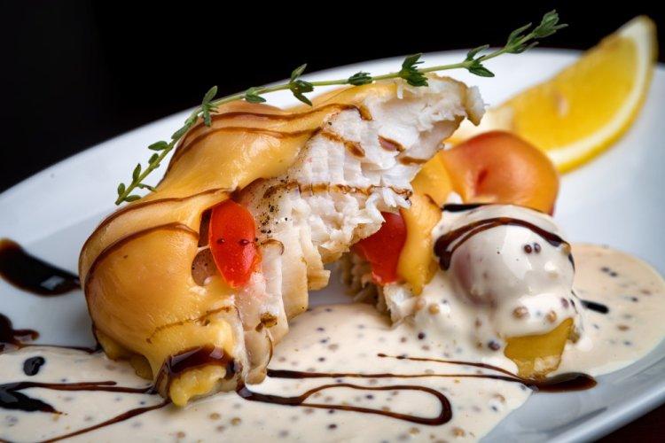 Судак с помидорами под сыром в аэрогриле