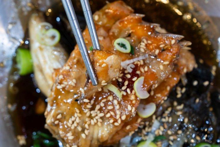 Жареный макрурус с овощами