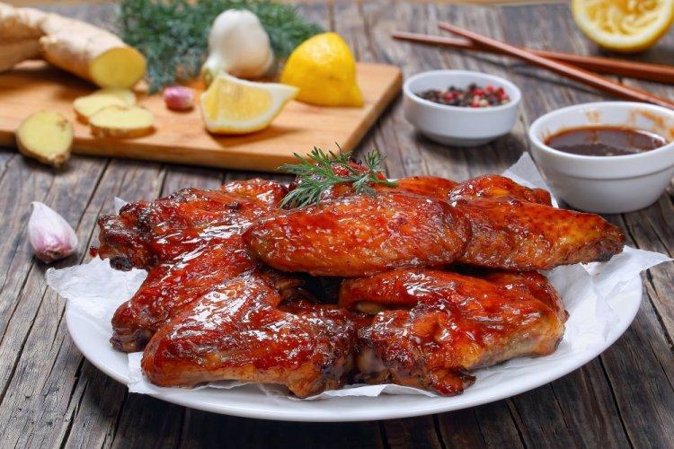 Маринад из соевого соуса и меда с имбирем