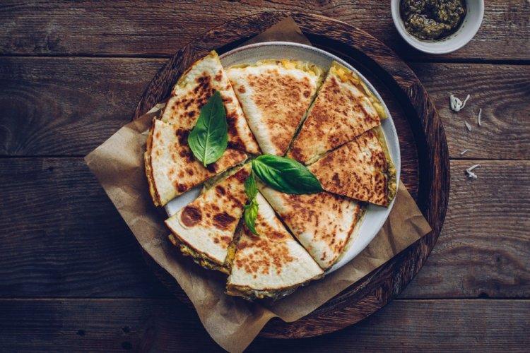 Омлет с грибами и сыром в лаваше