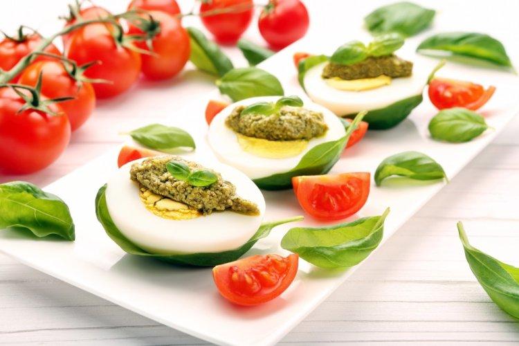 С соусом песто