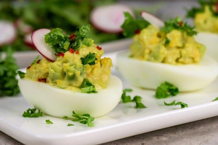 Начинка с авокадо для фаршированных яиц