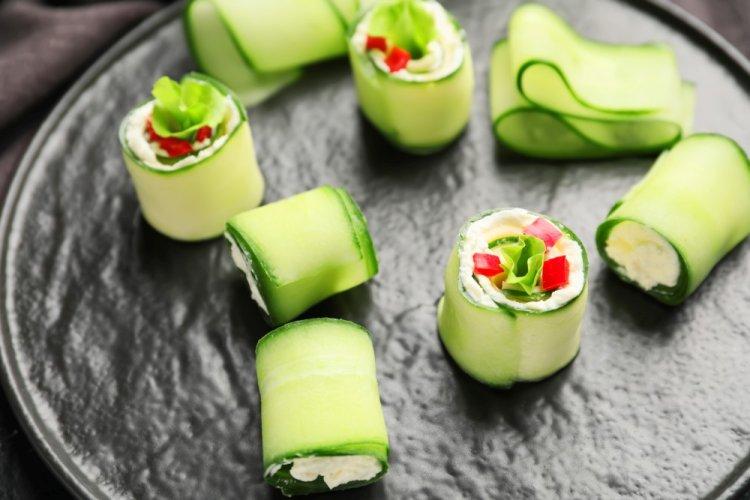 Рулетики из огурцов с рикоттой и болгарским перцем