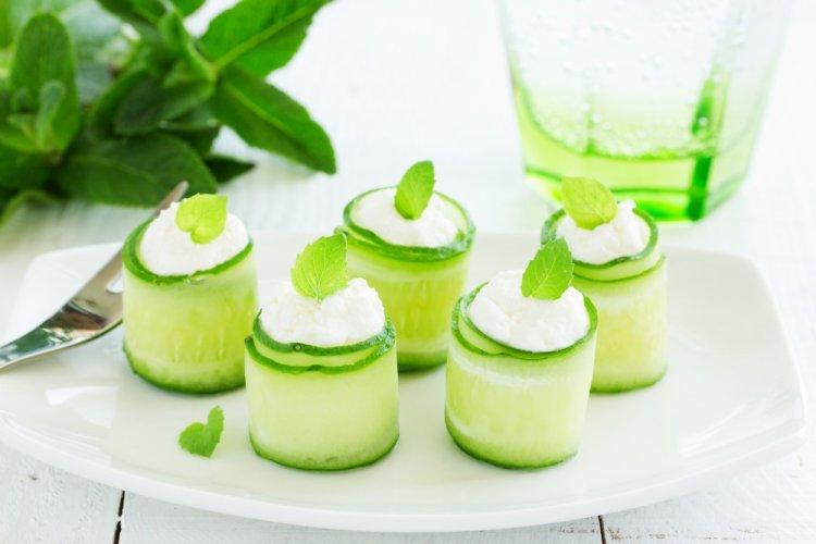 Рулетики из огурцов с фетой и чесноком