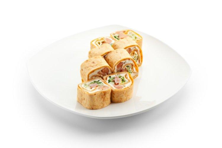 Роллы из блинов с курицей и пекинской капустой