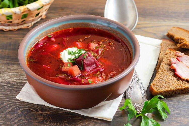 Борщ с томатным соусом в афганском казане