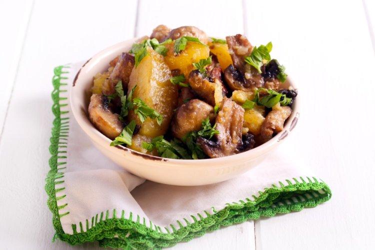 Овощи с грибами в афганском казане