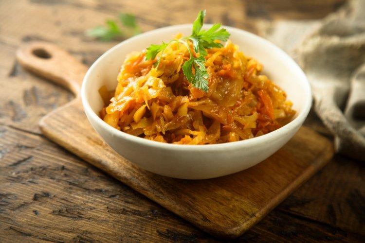 Капуста с овощами в афганском казане