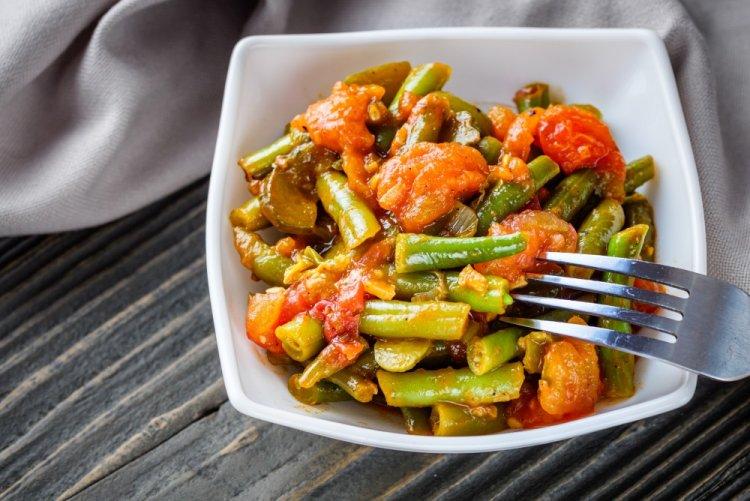 Овощи со стручковой фасолью в афганском казане