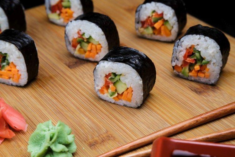 Овощные роллы с морковью и шпинатом