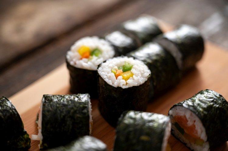 Овощные роллы с болгарским перцем и авокадо