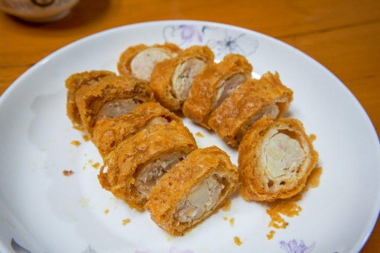 Морковный рулет с курицей и сыром