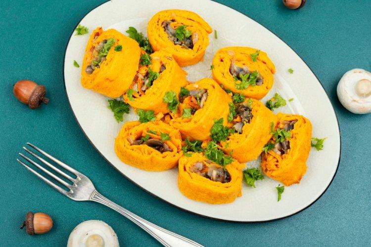 Морковный рулет с грибами
