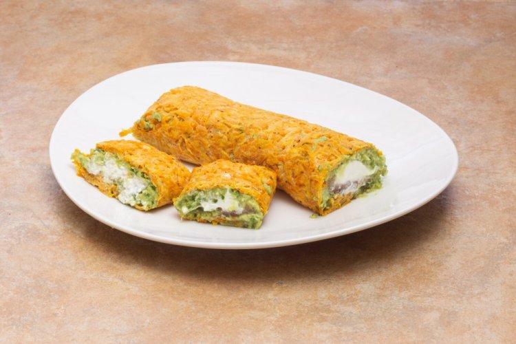 Морковный рулет с красной рыбой и творожным сыром