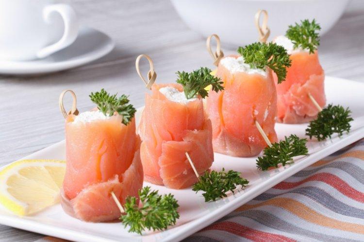 Рулетики из семги с творожным сыром
