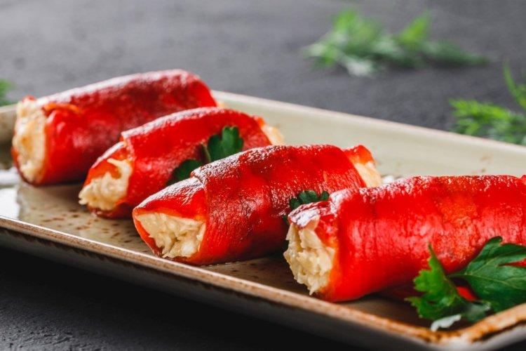 Рулетики из болгарского перца с грецкими орехами