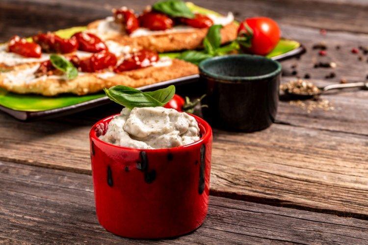 Намазка из творожного сыра с вялеными томатами