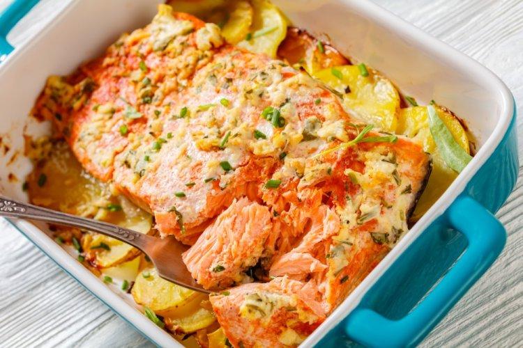 Форель с картошкой под шубой в духовке