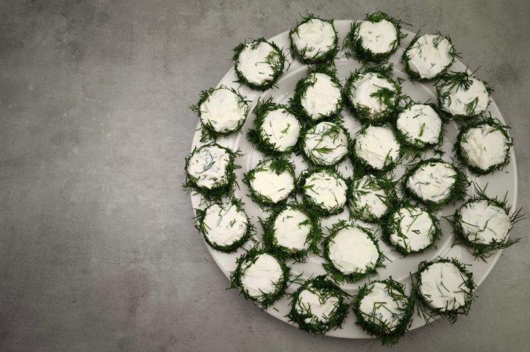 Канапе с зеленью и творожным сыром