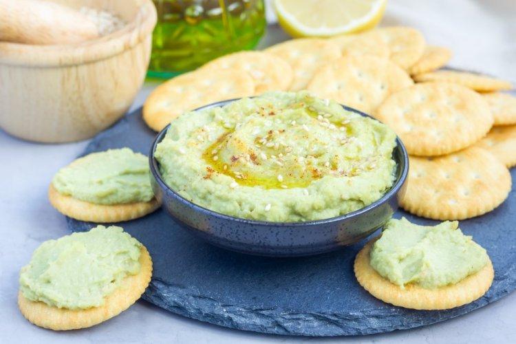 Канапе с творожным сыром и авокадо