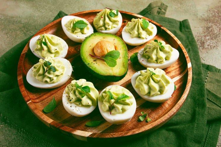 10 бесподобных рецептов канапе с авокадо для фуршета