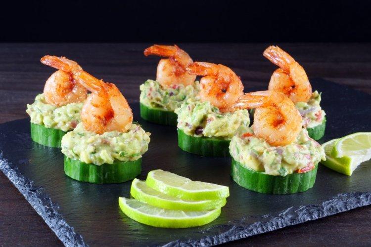 Канапе с консервированным тунцом и авокадо