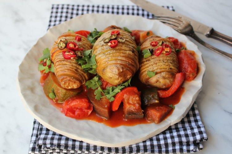 Картошка-гармошка с овощами