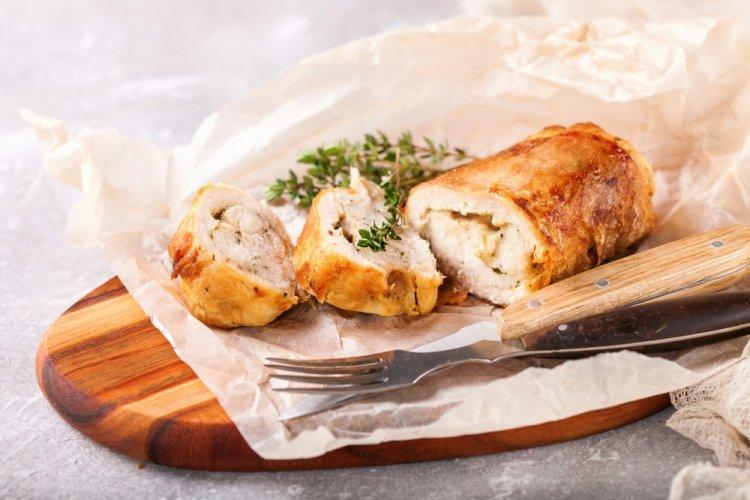 Рулетики из курицы с ананасом в аэрогриле