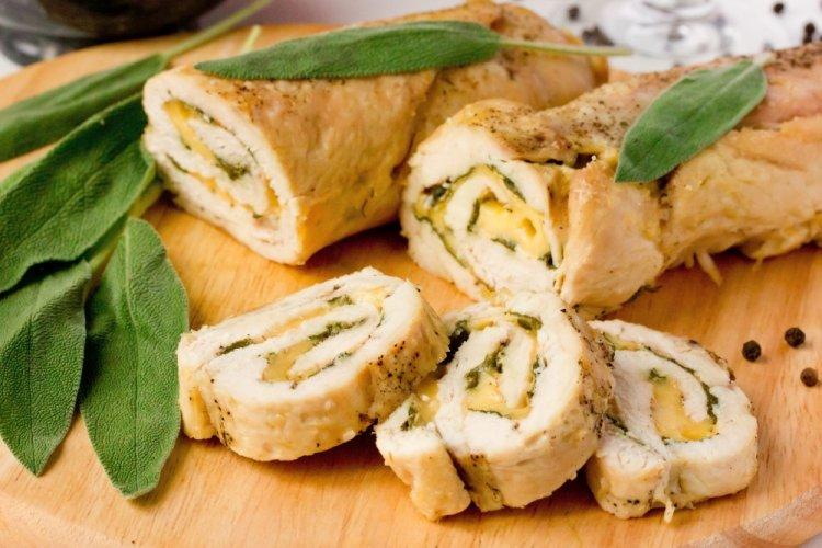 Куриные рулетики с грецкими орехами в аэрогриле