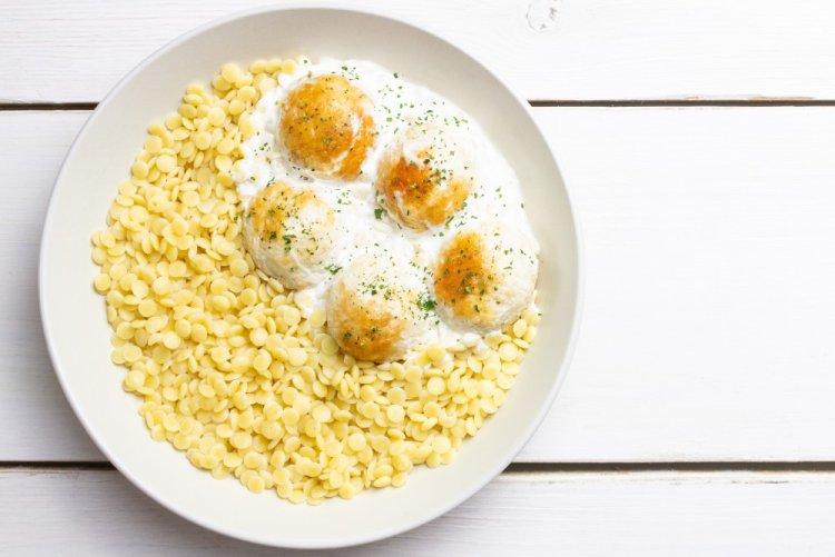 Птитим с куриными фрикадельками в духовке