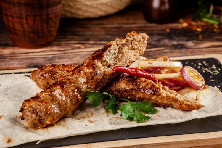 Люля-кебаб из свинины с луком в аэрогриле