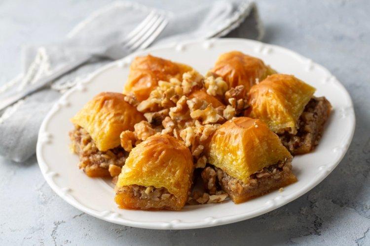 Медовая пахлава из теста фило