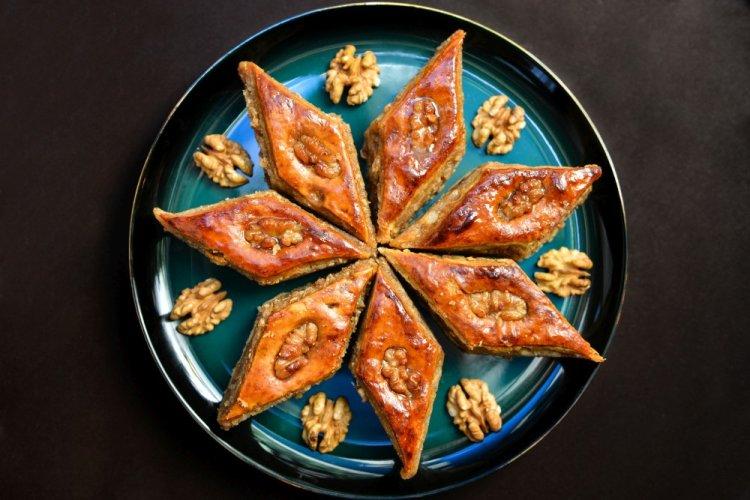 Пахлава из теста фило с грецкими орехами