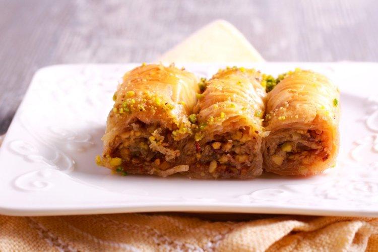 Пахлава из теста фило рулетиками