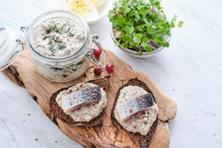 Намазка с плавленым сыром и селедкой на бутерброды