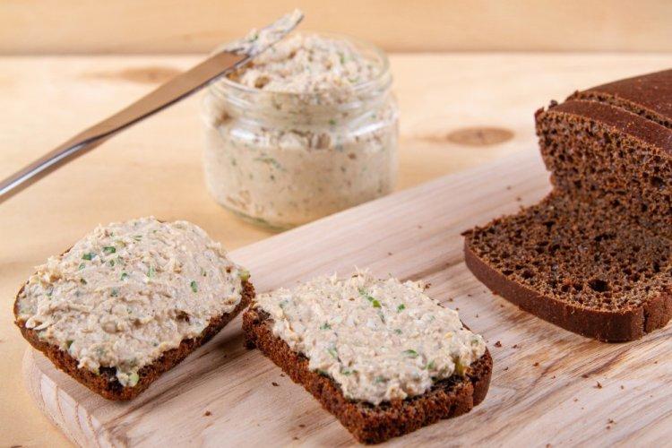 Намазка из плавленого сыра с консервированным тунцом