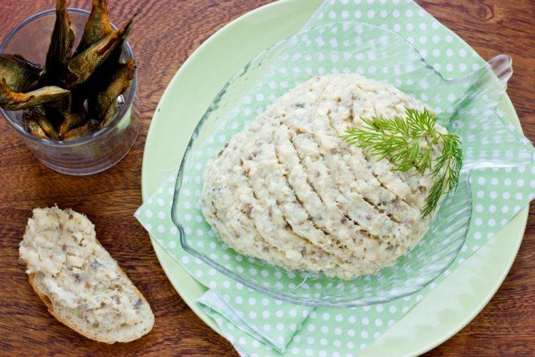 Намазка с плавленым сыром и шпротами на бутерброды