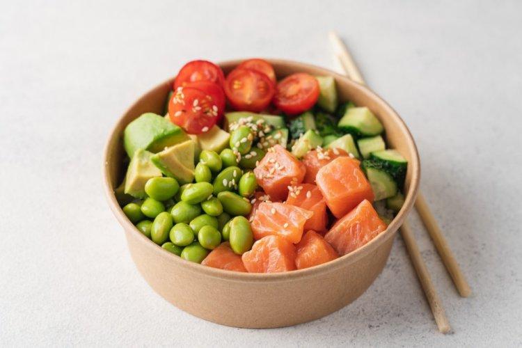 Боул с лососем и бобами эдамаме