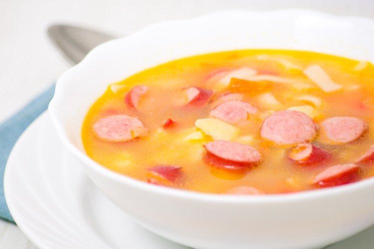 Суп с копченостями и Роллтоном