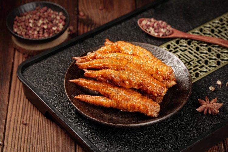 Куриные лапки по-китайски с бальзамиком и специями