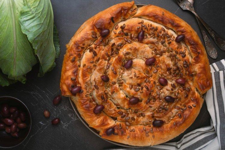 Пирог из теста фило с капустой