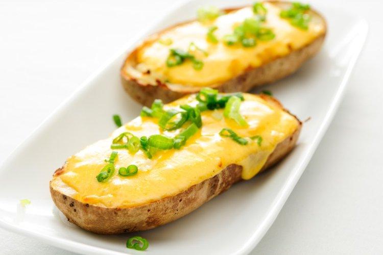 Крошка-картошка с крабовыми палочками в аэрогриле