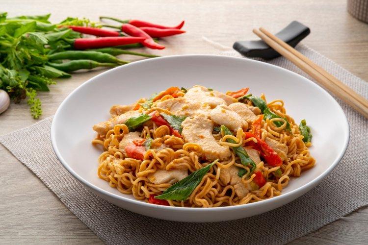 10 самых вкусных рецептов с лапшой быстрого приготовления