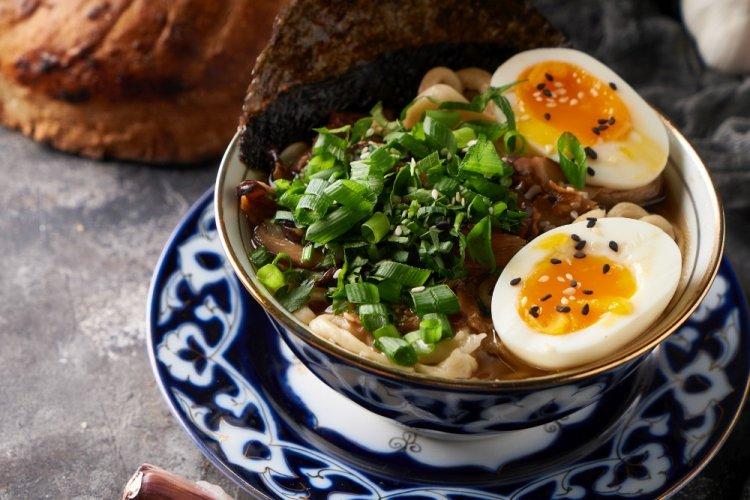 Рамен с курицей и лапшой быстрого приготовления