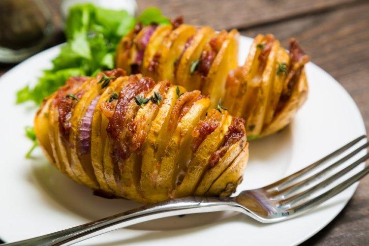 Картошка-гармошка с беконом в аэрогриле